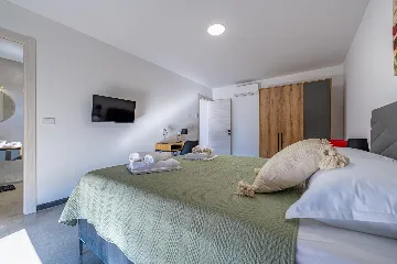 2-Bedroom Villa with Pool in Pula (Sleeps 5)