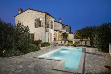 4-Bedroom Villa with Heated Pool in Rovinjsko Selo