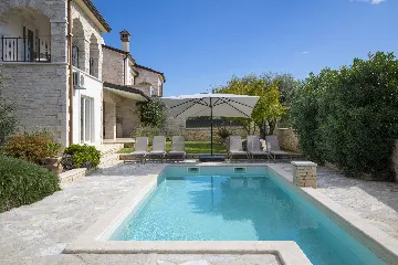 4-Bedroom Villa with Heated Pool in Rovinjsko Selo