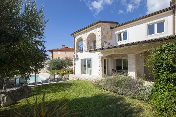 4-Bedroom Villa with Heated Pool in Rovinjsko Selo
