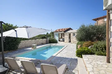 4-Bedroom Villa with Heated Pool in Rovinjsko Selo