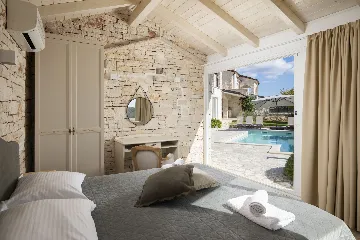 4-Bedroom Villa with Heated Pool in Rovinjsko Selo