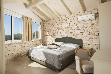 4-Bedroom Villa with Heated Pool in Rovinjsko Selo