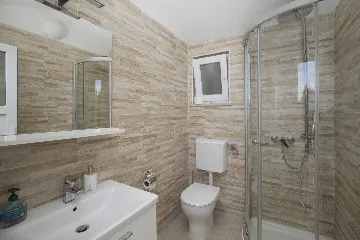 4-Bedroom Villa with Heated Pool in Rovinjsko Selo