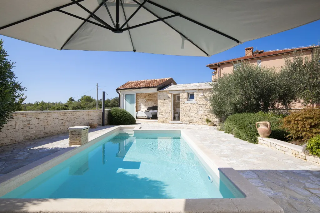 4-Bedroom Villa with Heated Pool in Rovinjsko Selo