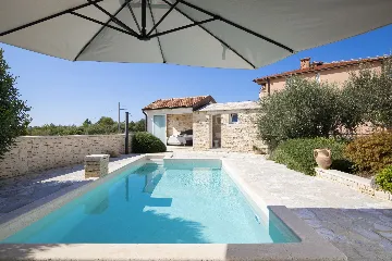 4-Bedroom Villa with Heated Pool in Rovinjsko Selo