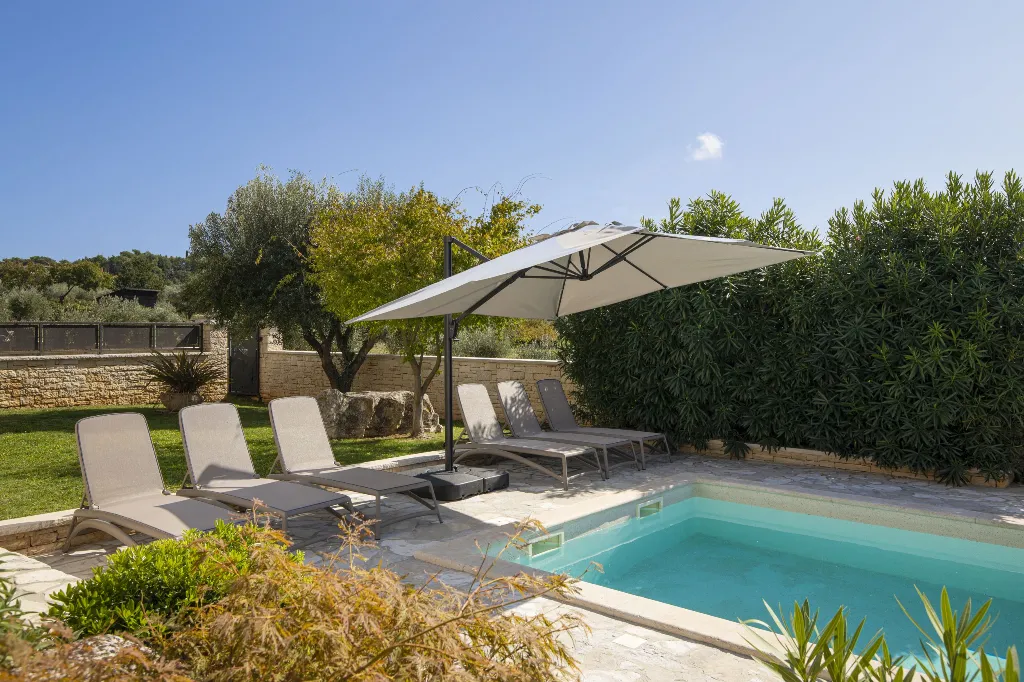 4-Bedroom Villa with Heated Pool in Rovinjsko Selo