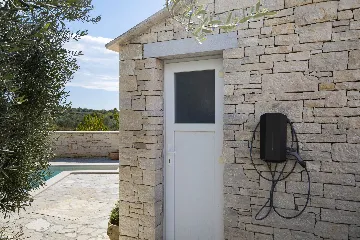 4-Bedroom Villa with Heated Pool in Rovinjsko Selo