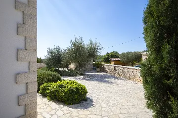 4-Bedroom Villa with Heated Pool in Rovinjsko Selo