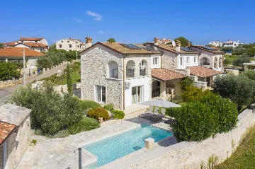 4-Bedroom Villa with Heated Pool in Rovinjsko Selo