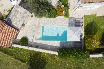 4-Bedroom Villa with Heated Pool in Rovinjsko Selo