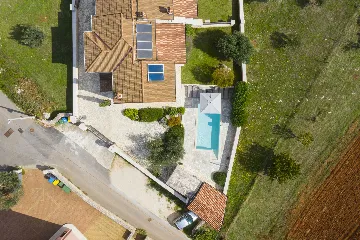 4-Bedroom Villa with Heated Pool in Rovinjsko Selo