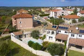 4-Bedroom Villa with Heated Pool in Rovinjsko Selo