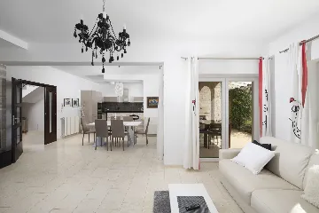 4-Bedroom Villa with Heated Pool in Rovinjsko Selo