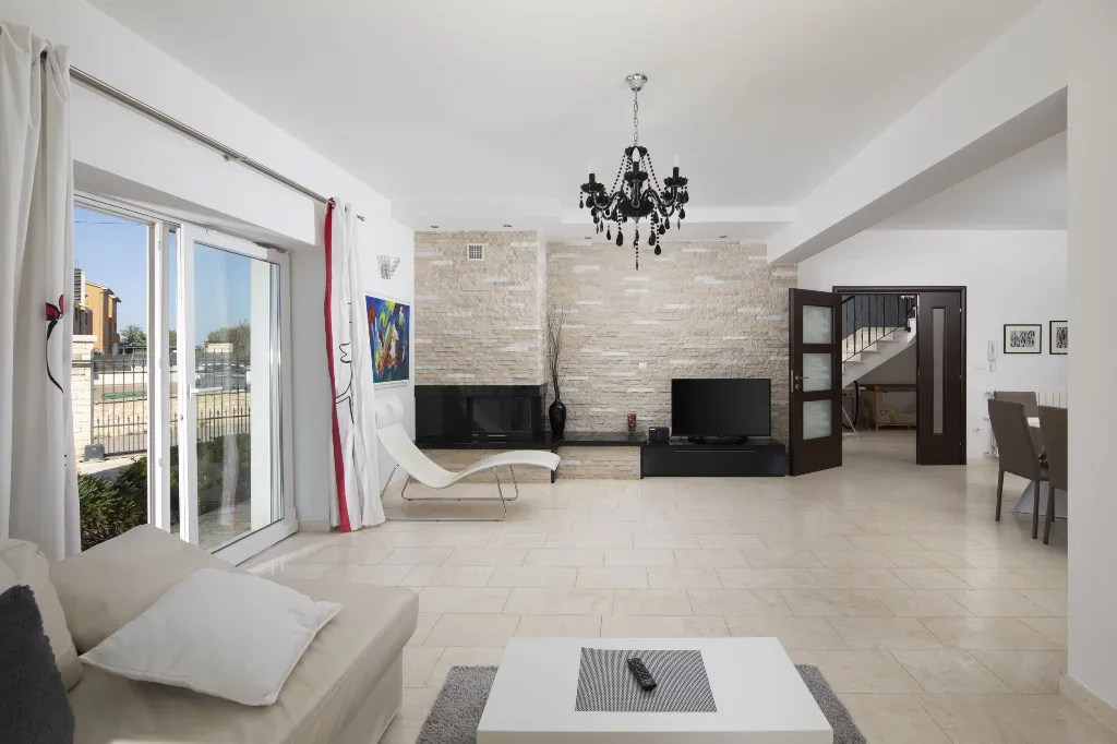 4-Bedroom Villa with Heated Pool in Rovinjsko Selo