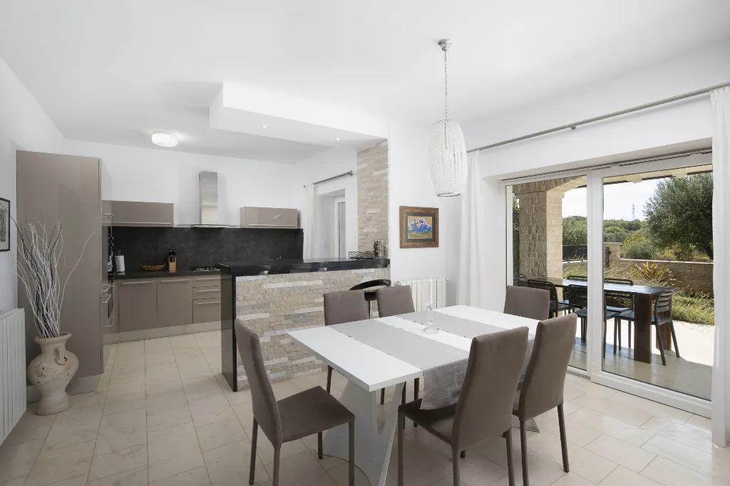 4-Bedroom Villa with Heated Pool in Rovinjsko Selo