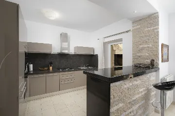 4-Bedroom Villa with Heated Pool in Rovinjsko Selo