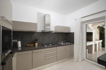 4-Bedroom Villa with Heated Pool in Rovinjsko Selo