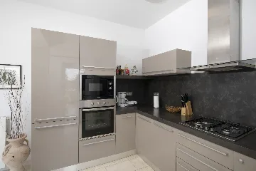 4-Bedroom Villa with Heated Pool in Rovinjsko Selo