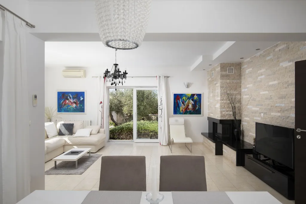 4-Bedroom Villa with Heated Pool in Rovinjsko Selo