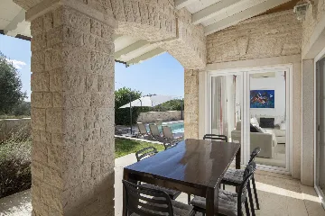 4-Bedroom Villa with Heated Pool in Rovinjsko Selo