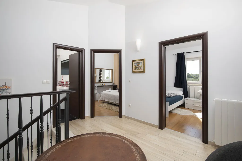 4-Bedroom Villa with Heated Pool in Rovinjsko Selo