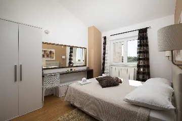 4-Bedroom Villa with Heated Pool in Rovinjsko Selo