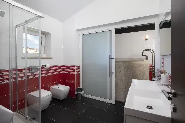 4-Bedroom Villa with Heated Pool in Rovinjsko Selo