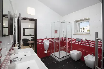 4-Bedroom Villa with Heated Pool in Rovinjsko Selo