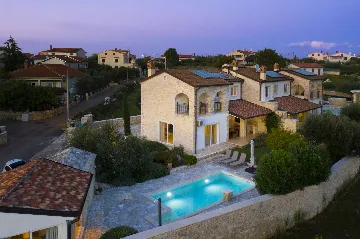 4-Bedroom Villa with Heated Pool in Rovinjsko Selo