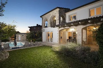 4-Bedroom Villa with Heated Pool in Rovinjsko Selo