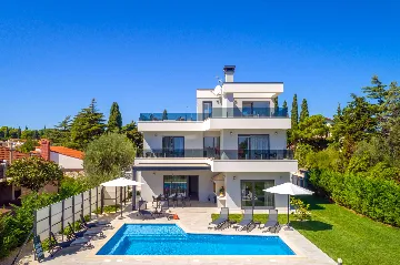 Villa in Premantura with Hydromassage Pool