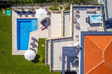 Villa in Premantura with Hydromassage Pool
