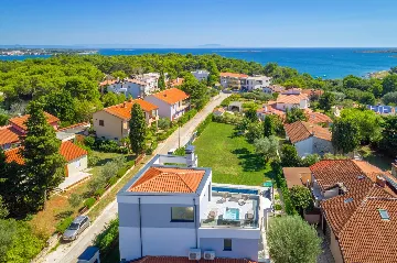 Villa in Premantura with Hydromassage Pool