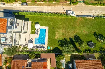 Villa in Premantura with Hydromassage Pool