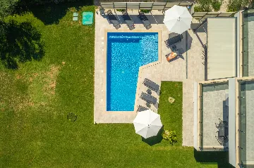 Villa in Premantura with Hydromassage Pool