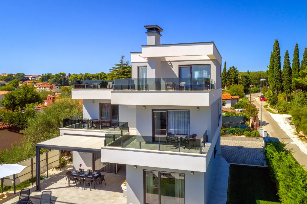 Villa in Premantura with Hydromassage Pool