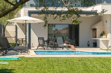 Villa in Premantura with Hydromassage Pool