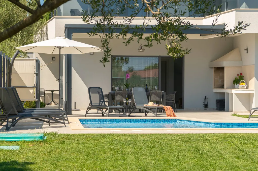 Villa in Premantura with Hydromassage Pool