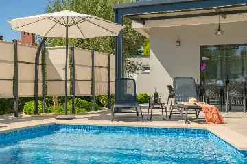 Villa in Premantura with Hydromassage Pool