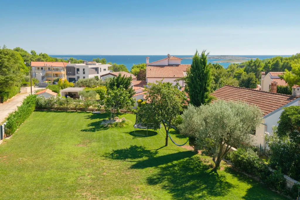 Villa in Premantura with Hydromassage Pool