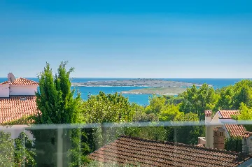 Villa in Premantura with Hydromassage Pool