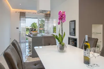 Villa in Premantura with Hydromassage Pool