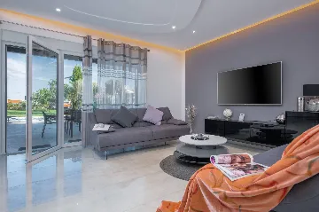 Villa in Premantura with Hydromassage Pool