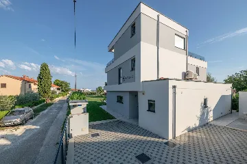 Villa in Premantura with Hydromassage Pool