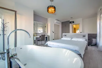 Villa in Premantura with Hydromassage Pool