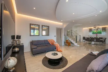 Villa in Premantura with Hydromassage Pool