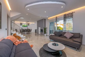 Villa in Premantura with Hydromassage Pool