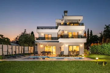 Villa in Premantura with Hydromassage Pool