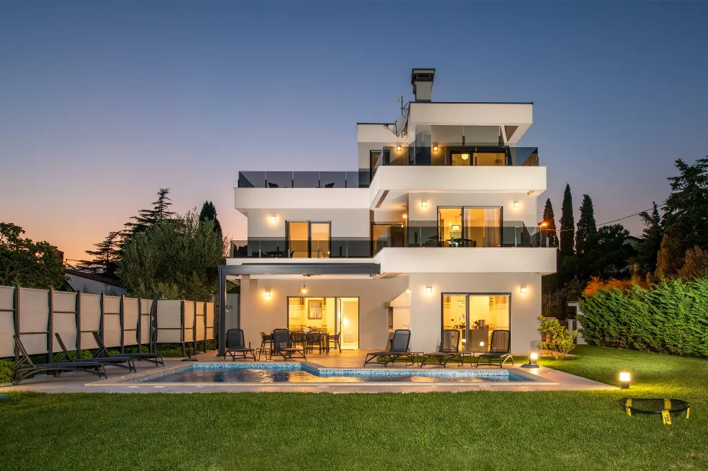 Villa in Premantura with Hydromassage Pool